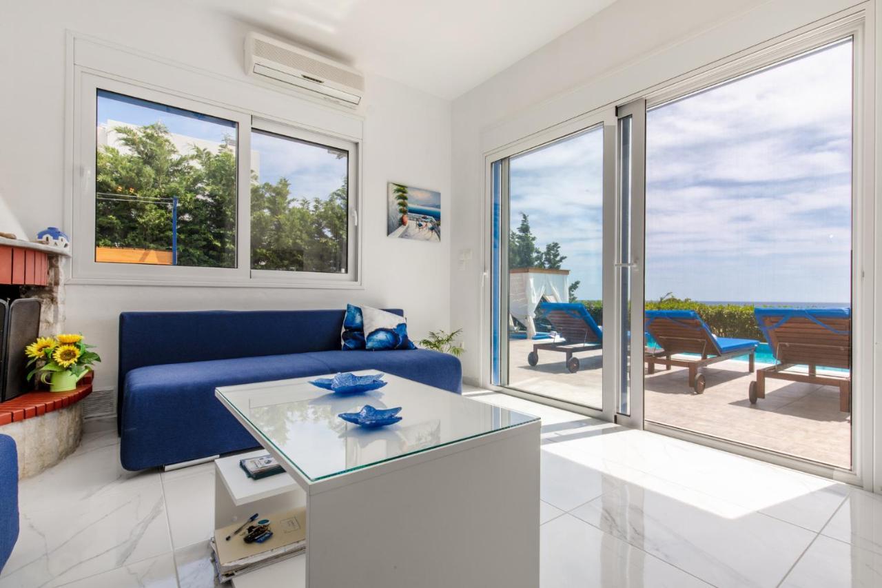 White Blue Villa Lachaniá
