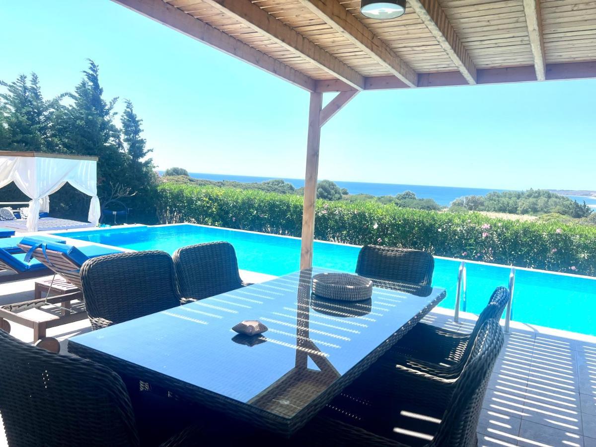 White Blue Villa *